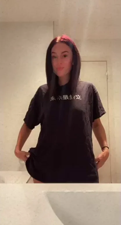 Barely ever get seen on here. But oh well. Have a cute bouncy video ??