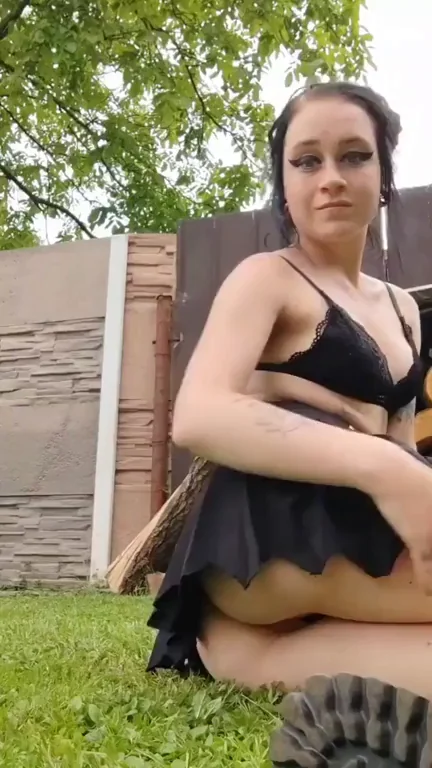 How do u like my little cute ass?