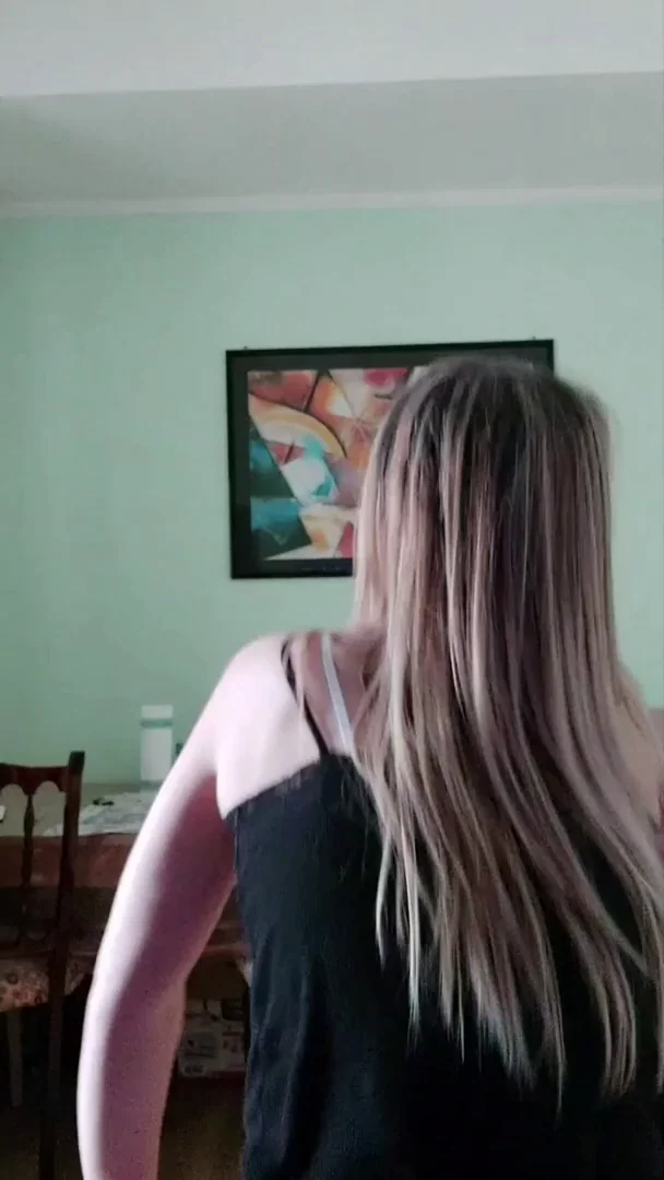 Pantless Twerk Tease? Watch This Blonde Slut Shake Her Juicy Booty! 🍑💦