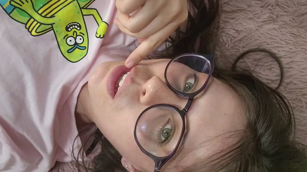 Petite Latina Nerd Girl in Glasses Teases Her Juicy Assets 😍👓🔥