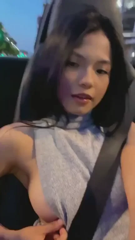 any older guys wanna titty fuck me? 😁