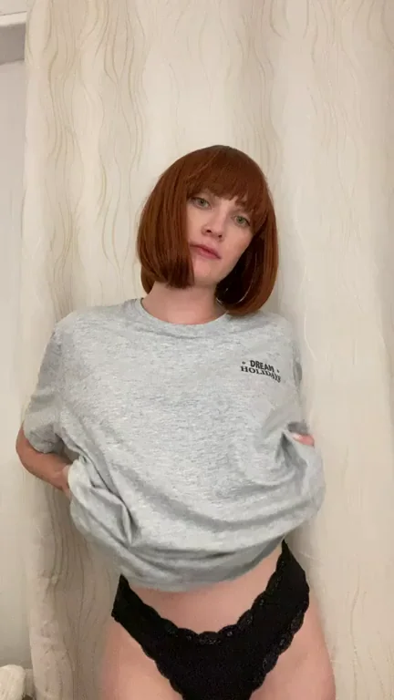 Iran President's Advisor Stoner Babe Teases in Grey Tee & Lace Thong 🔥🌿
