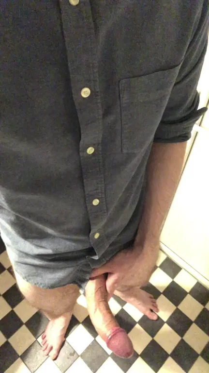 We go back to my place and I call you into the bathroom like this. What now?
