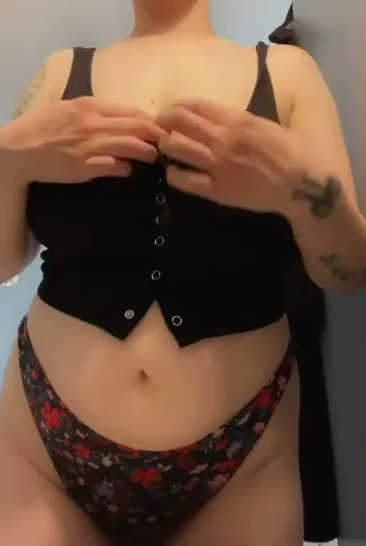 🔥 Massive Titty Drop Tease! Sub to My Free OF for Customs & Dick Rates 😈💦