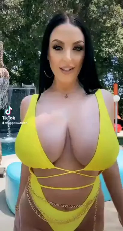 Angela White's Bouncing Massive Tits vs Jada's Jiggling Juicy Ass 🍈🍑🔥