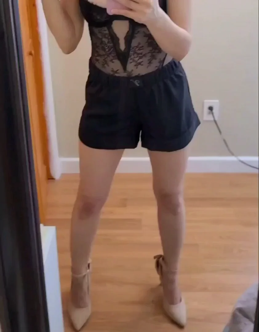 Sweet Conservative 43yo MILF's Naughty Amateur Striptease 😈🍑👠