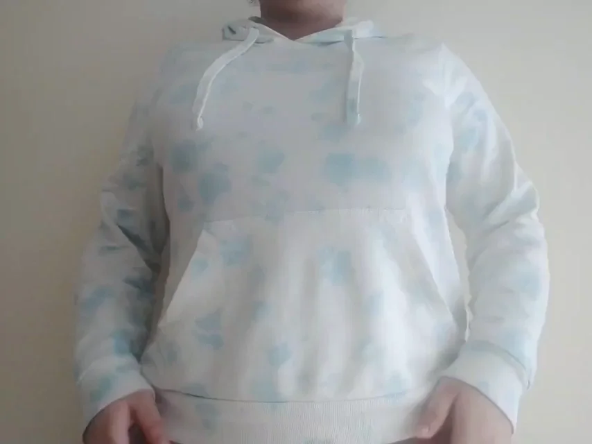 Insecure Slut Shows Off Her Juicy Ass in Tight Leggings 🍑😈