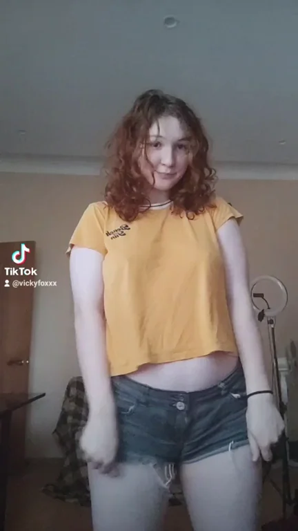Internet Slut's Thick Nude Tease 🔥🍑