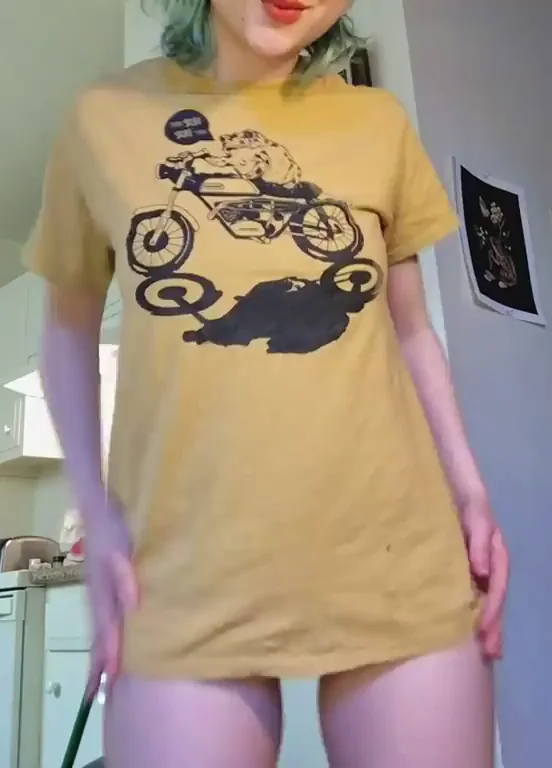 5’1 alt girl and frog enthusiast ? Can I hop on ur dick? ?