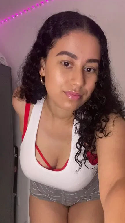 Curvy Teen Begs for Likes: 'Stop My Posts or Keep This Juicy Ass Coming?' 🍑🔥