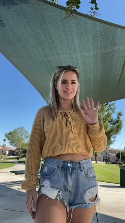 Would You Fuck This Big-Titted Blonde Teen? Public Flash 🔥🍑