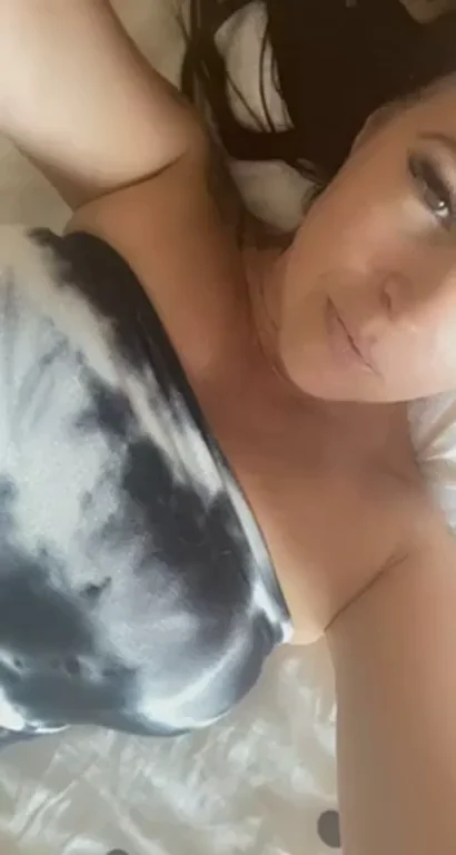 MILF has great tits!
