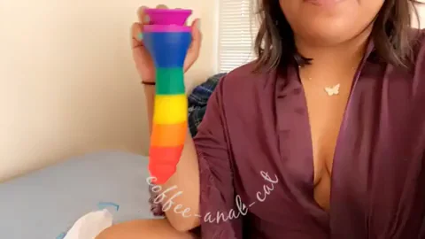 Frat Party Disappearing Trick: Slutty College Chick Deepthroats Rainbow Dildo 😜🍆🌈