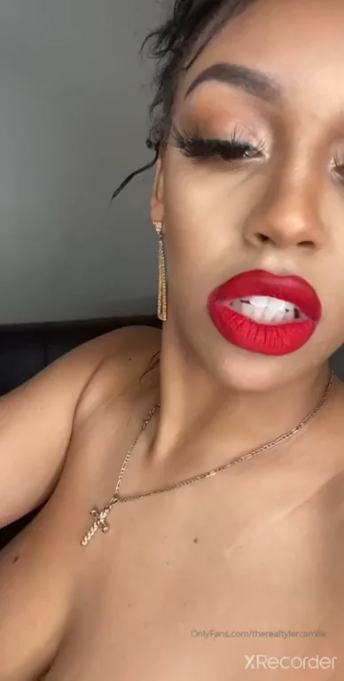 Young Ebony Babe Shakes Massive Ass & Tits 🍑💦🔥
