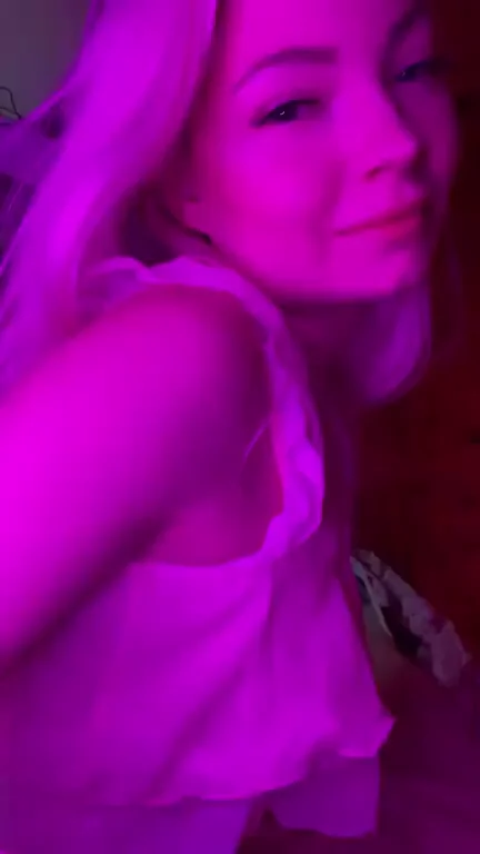 Hot Slut's Juicy Ass Craves a Fat Cock Fill-Up 🍑💦