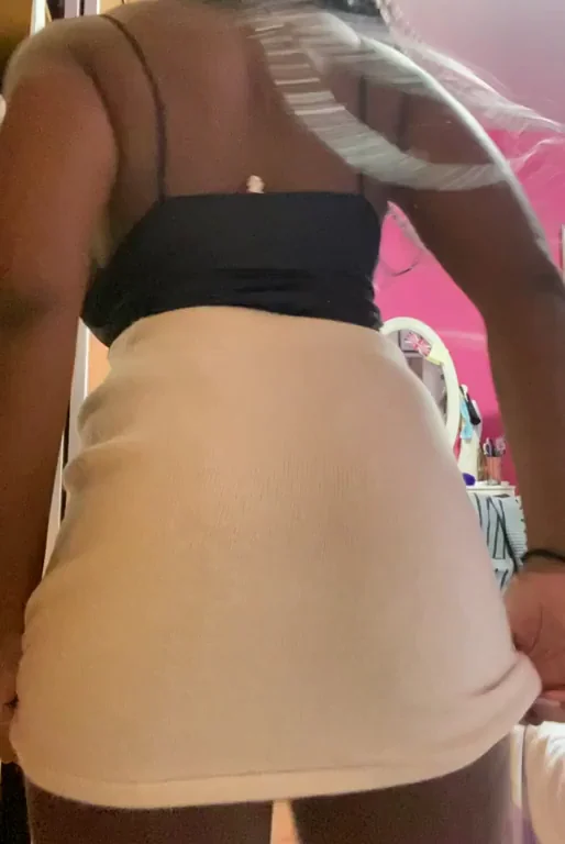 Ebony Teen's Busty Ass Tease for Your Weekend Goon Session 🍑🔥