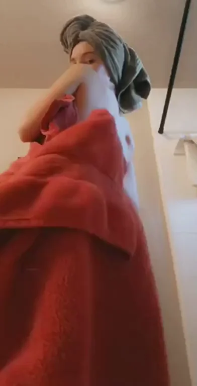 Petite Ass Jiggles Wild in Red Towel Tease 💦🍑