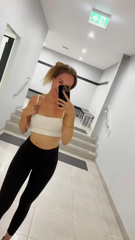 Neighbor Caught My Slutty Flash – Reddit DMs Incoming!