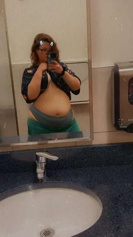 thiccccc lil mama. am i breed worthy with these hips? heh