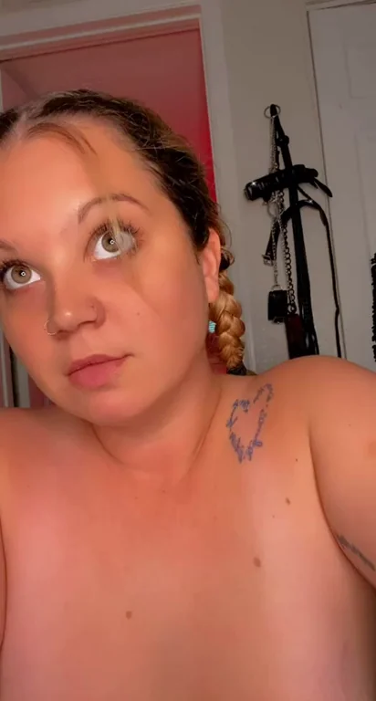 🔥 Salem Hecate's Massive Tits & Juicy BBW Curves Tease GIF 🍑💦