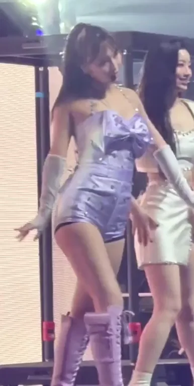 TWICE - Momo