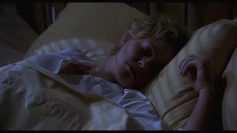 Elisabeth Shue's Invisible Pervert Nightmare: Hollow Man Bed Invasion