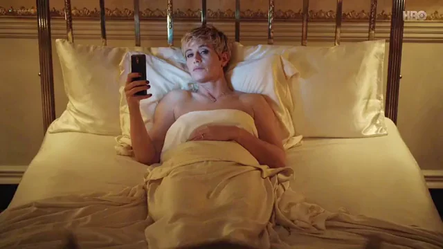 Cécile de France's Slutty Topless Tease in The New Pope S1E2