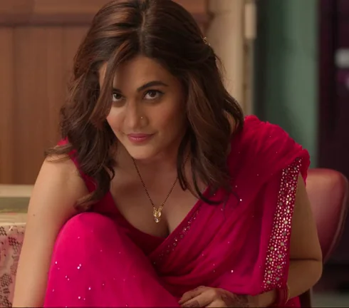 Taapsee Pannu’s Steamy Saree Tease in Haseen Dilruba 🔥💋