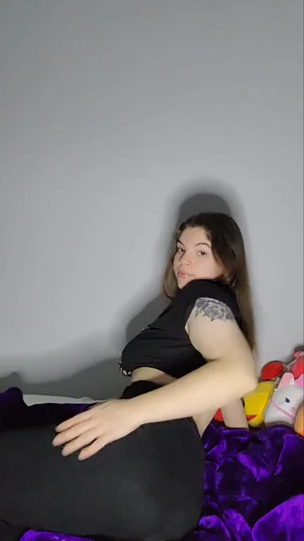Curvy Real Girl Teases Her Massive Ass in Black Leggings 🍑🔥