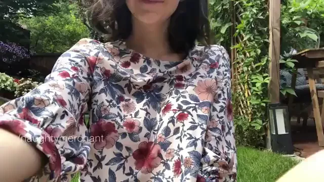 Picnic Pussy Tease in the Garden 🌸🍑