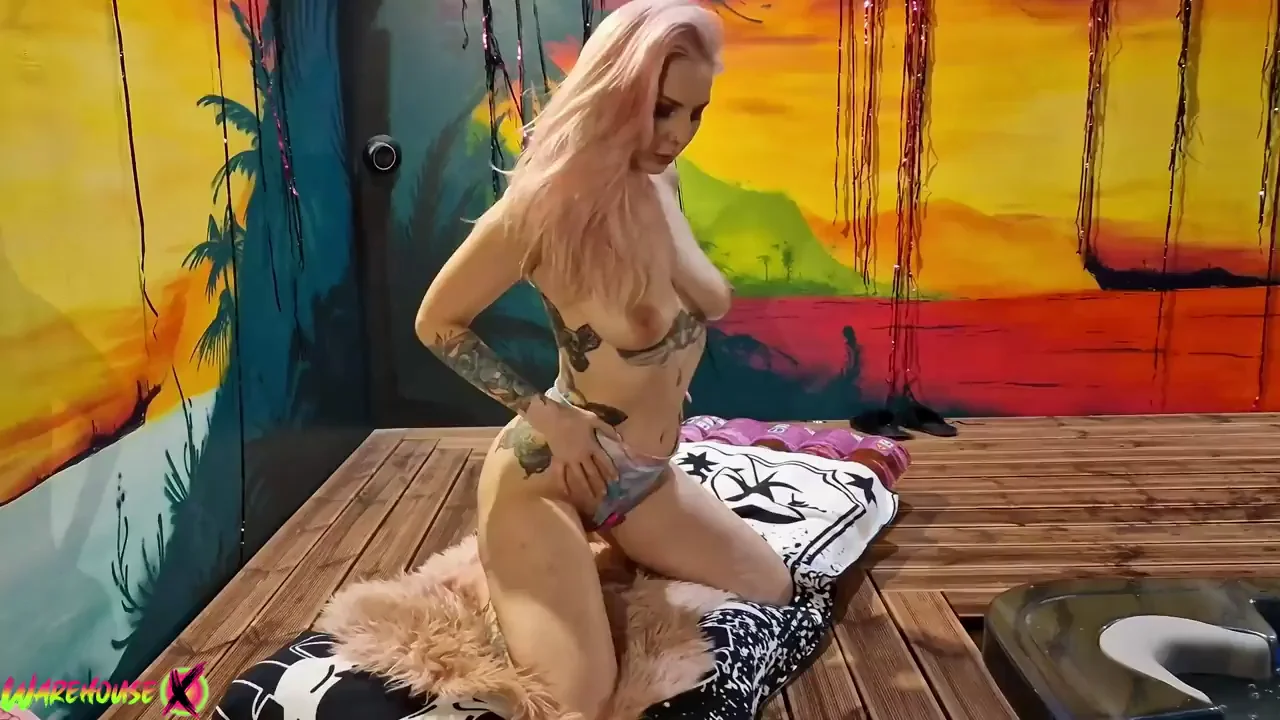 🛁 Busty MILF Slut Teases in Jacuzzi Bikini 💦🍑