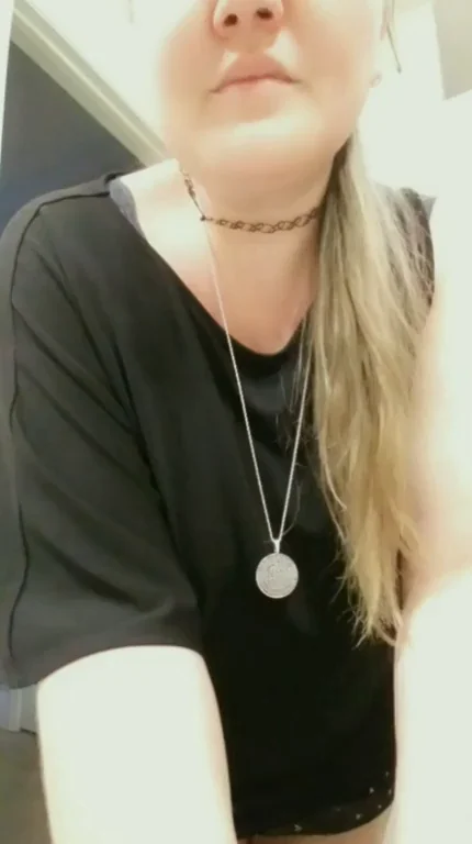Late-Night Titty Drop Surprise: Blonde Bombshell Unleashes Massive Mounds