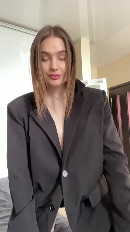 Love showing my boobs on reddit| please dont judge me