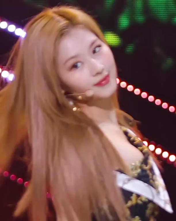 🔥 TWICE Sana's Sexy Stage Tease 💦 Kpop Fap Fuel