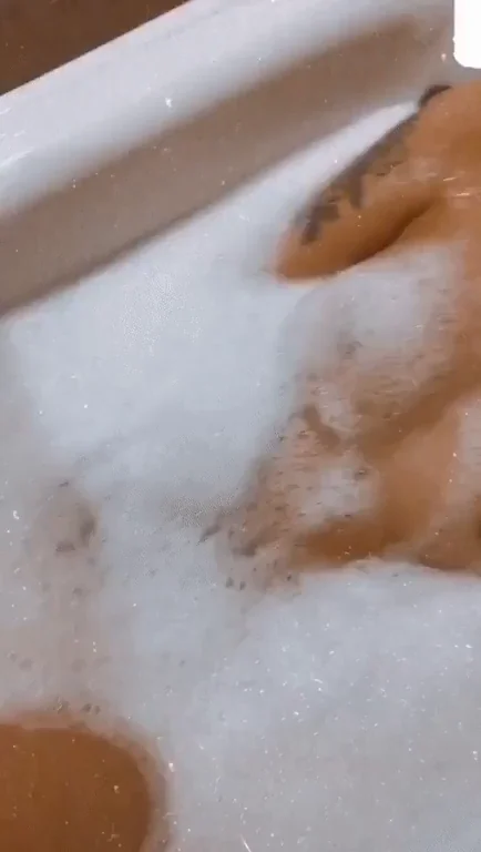 🛁 Busty Asian Babe's Soapy Tub Tease 💦
