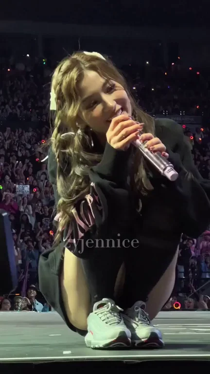 TWICE - Sana