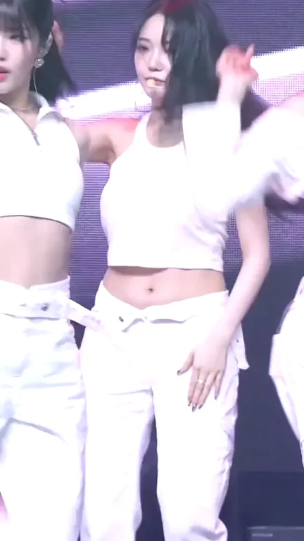 Fromis_9 Jisun Sexy White Crop Top Dance Tease