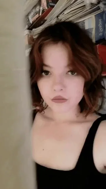 19yo Slut Begs: Who Wants to Pound This Tight Pussy? 🔥🍑