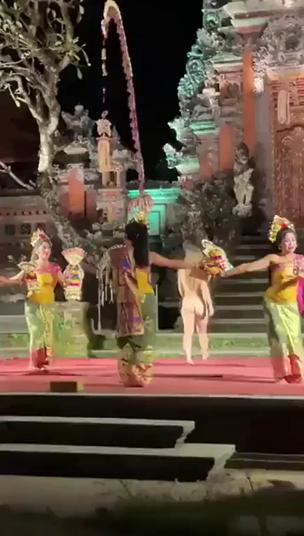 Lost Tourist Bares It All at Bali Temple Party 😈🍑