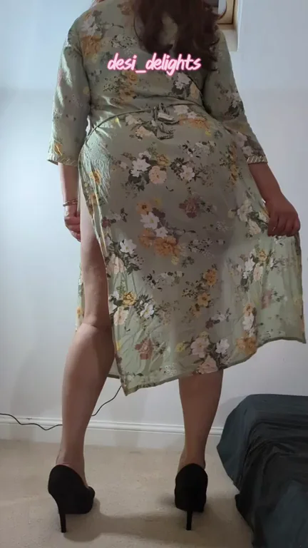 Cum Hard for Desi Mommy's Juicy Ass 🍑💦