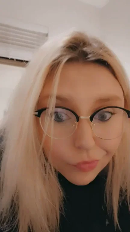Blonde BBW Glasses Slut Teases Her Massive Peachy Ass 🍑🍑🍑