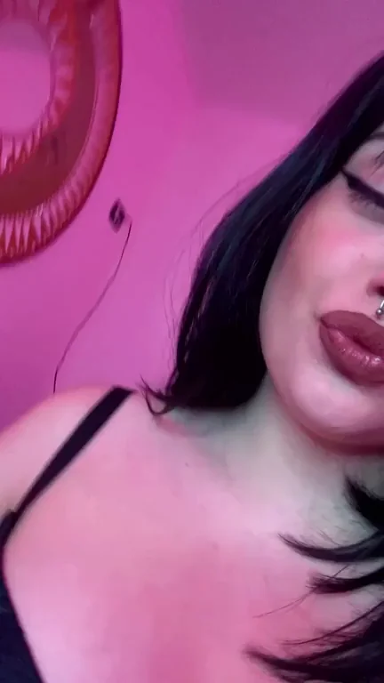 Turn the arrow orange if you'd suck my tits..