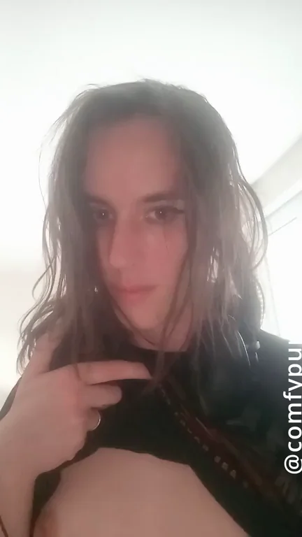 Just a normal tomboy cis girl, nothing sus to see here😁