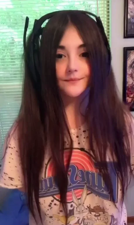 Chubby Gamer Girl's Juicy Natural Titty Drop 😍🎮💦
