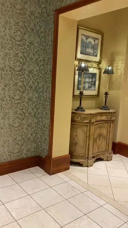 Busty Slut Bare Tits in Hotel Hallway ?! 😱🍈🍈