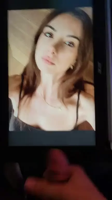 Hot Real Girl's Face Gets Jerked Off On In Tribute Cumshot