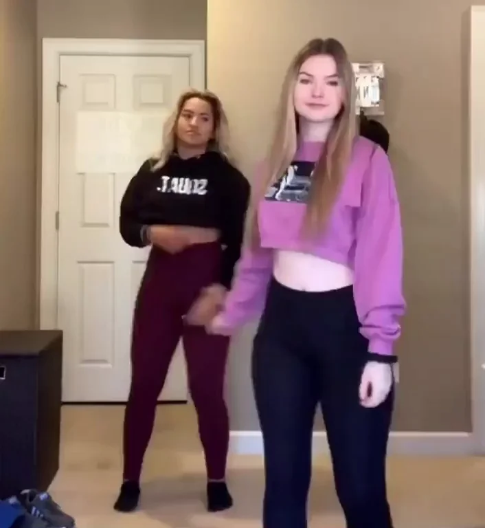 2 hot thick teens twerking