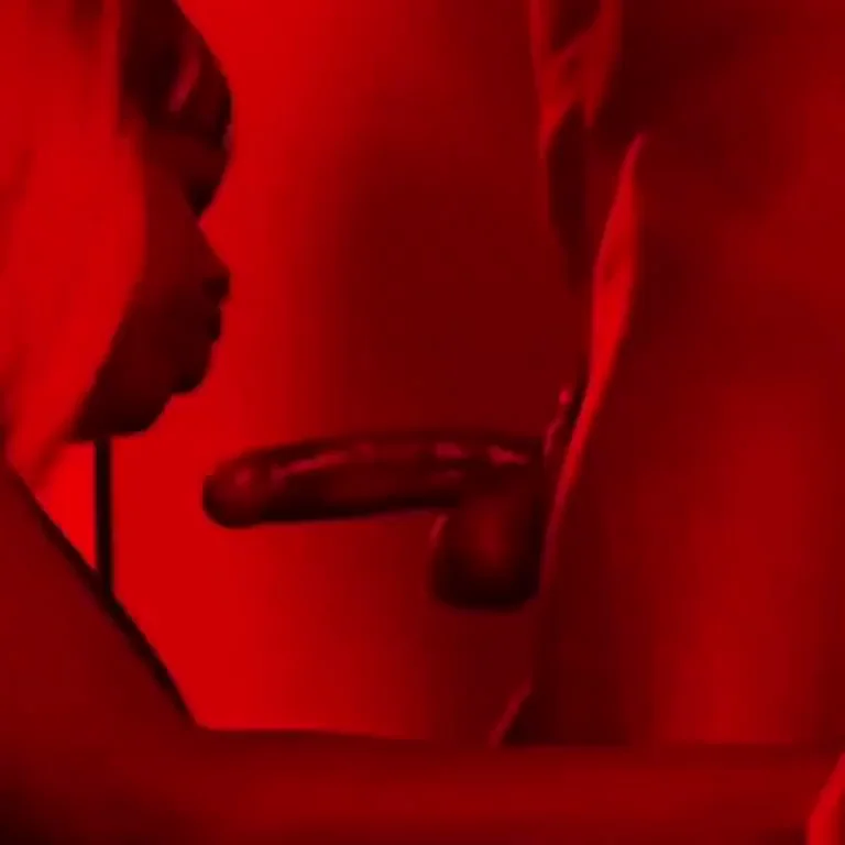 Ebony Slut's Red Light BBC Deepthroat Therapy 🍆🔴💦