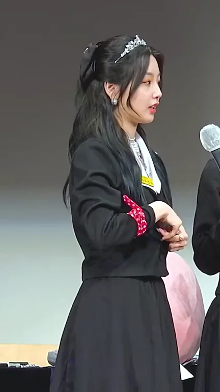 ROCKETPUNCH Yeonhee loves to tease