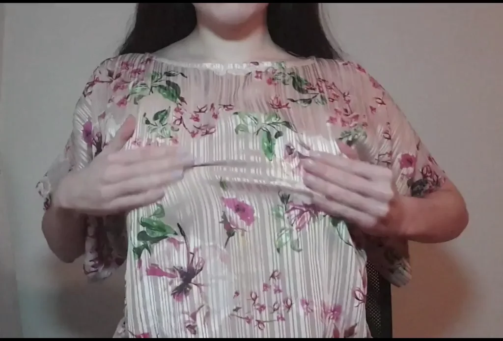Petite Titties Tease 💕🔥